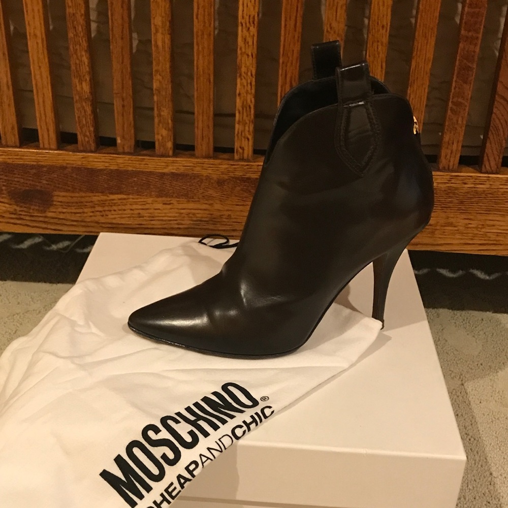 Moschino  cheapandchic booties
